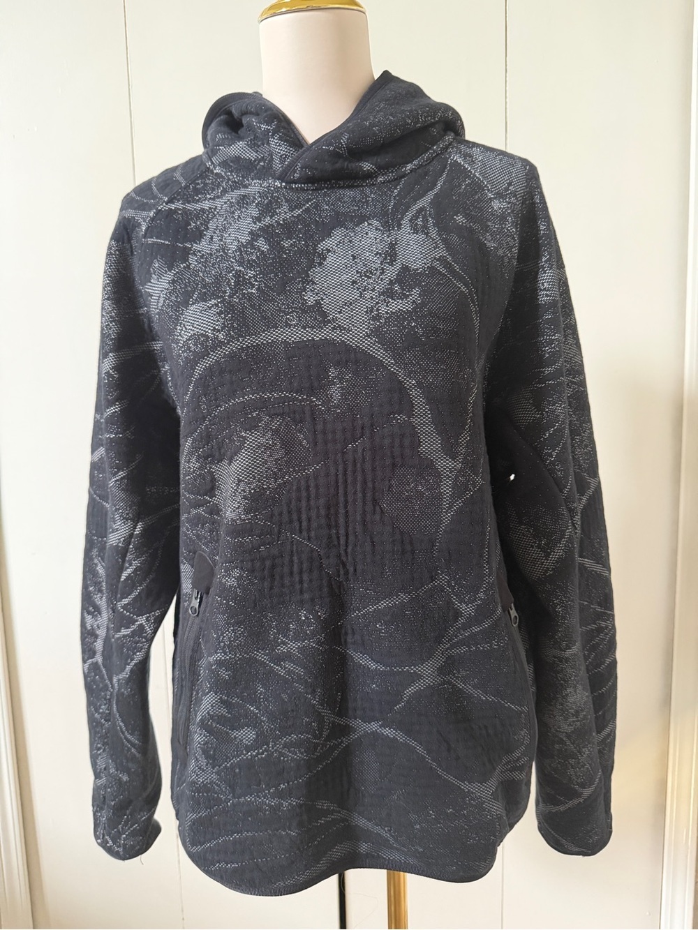 Nike Men's Crewneck Hoodie Sweater in Charcoal and Light Gray